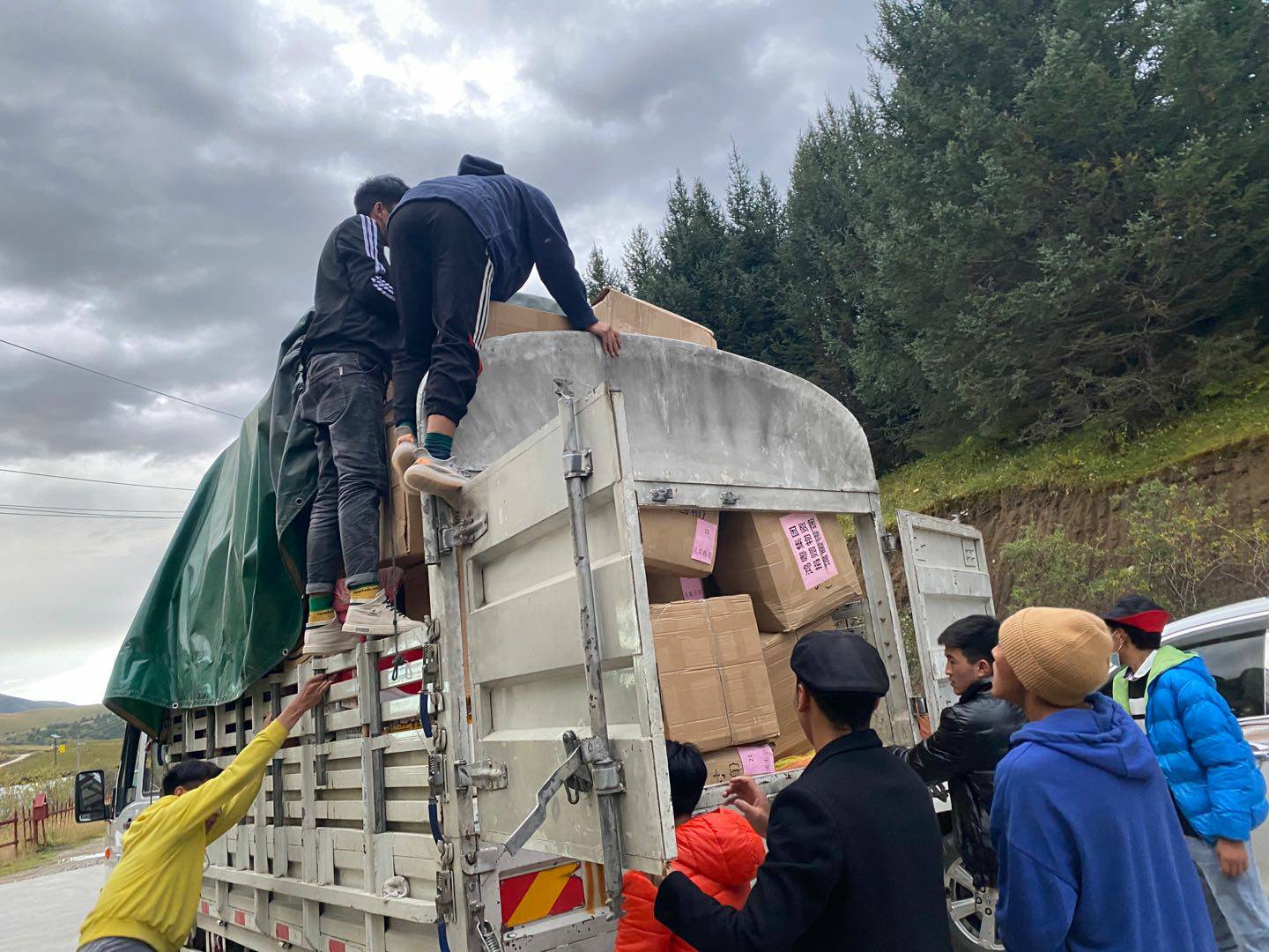 苏州陆强智能家居有限公司公益回顾丨家国同欢月同圆 温暖满载甘孜州(图5) 苏州陆强智能家居有限公司公益回顾丨家国同欢月同圆 温暖满载甘孜州(图5)