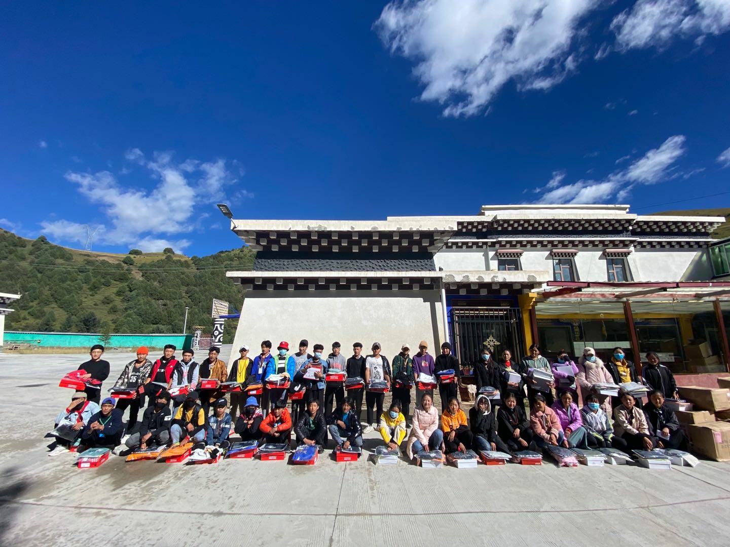 苏州陆强智能家居有限公司公益回顾丨家国同欢月同圆 温暖满载甘孜州(图8) 苏州陆强智能家居有限公司公益回顾丨家国同欢月同圆 温暖满载甘孜州(图8)