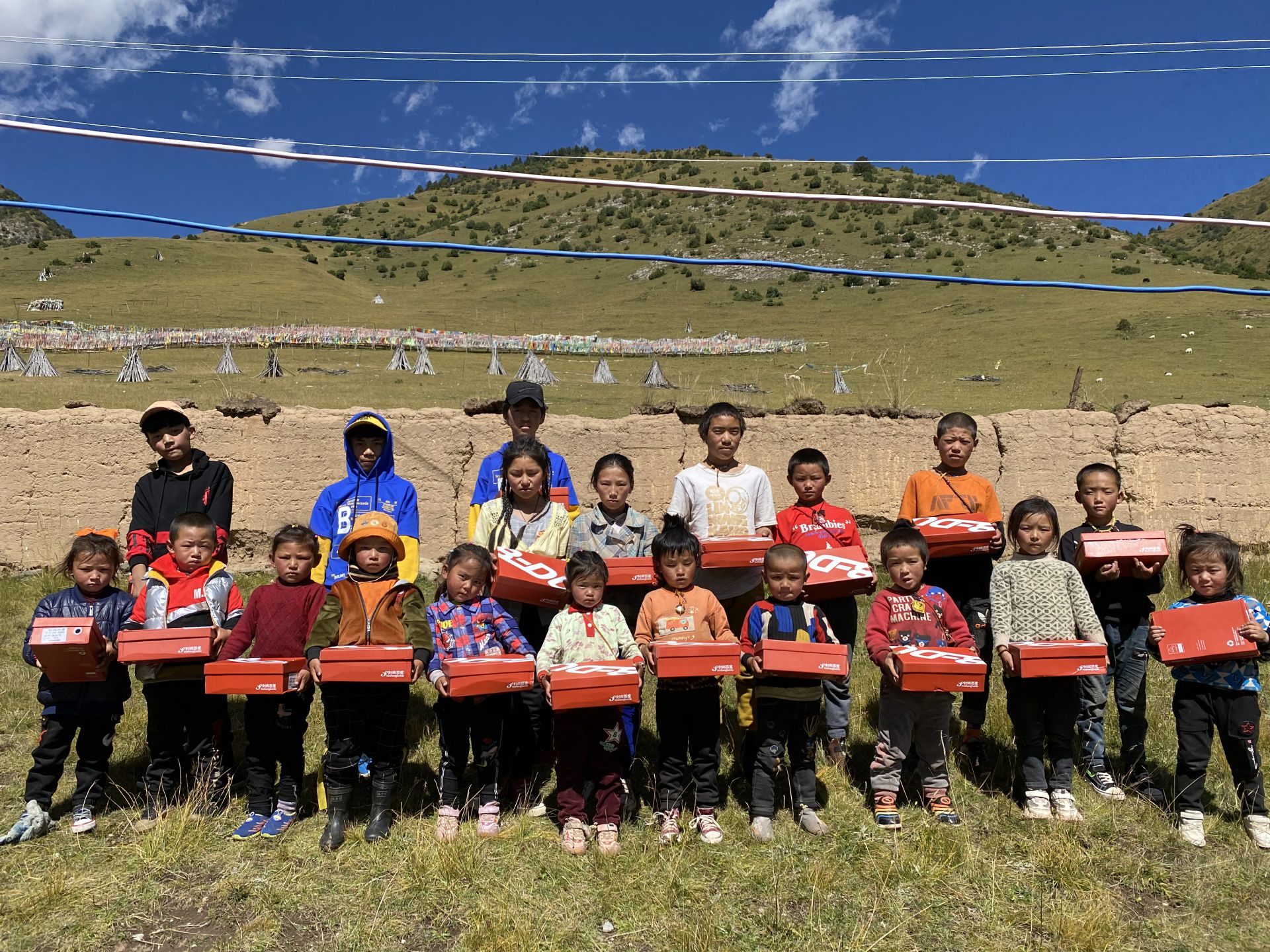 苏州陆强智能家居有限公司公益回顾丨家国同欢月同圆 温暖满载甘孜州(图13) 苏州陆强智能家居有限公司公益回顾丨家国同欢月同圆 温暖满载甘孜州(图13)